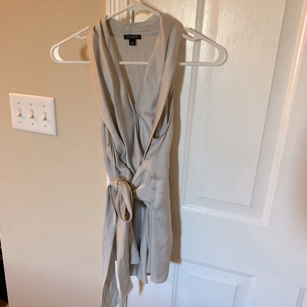 Ann Taylor 8 Womens sleeveless silver top